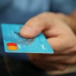 ジャニーズの制作開放席チケットの支払いは親や家族のクレジットカードを使用しても問題ない?